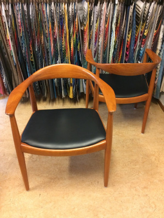 Hans J Wegner The Chair klädda i skinnet Sydney.